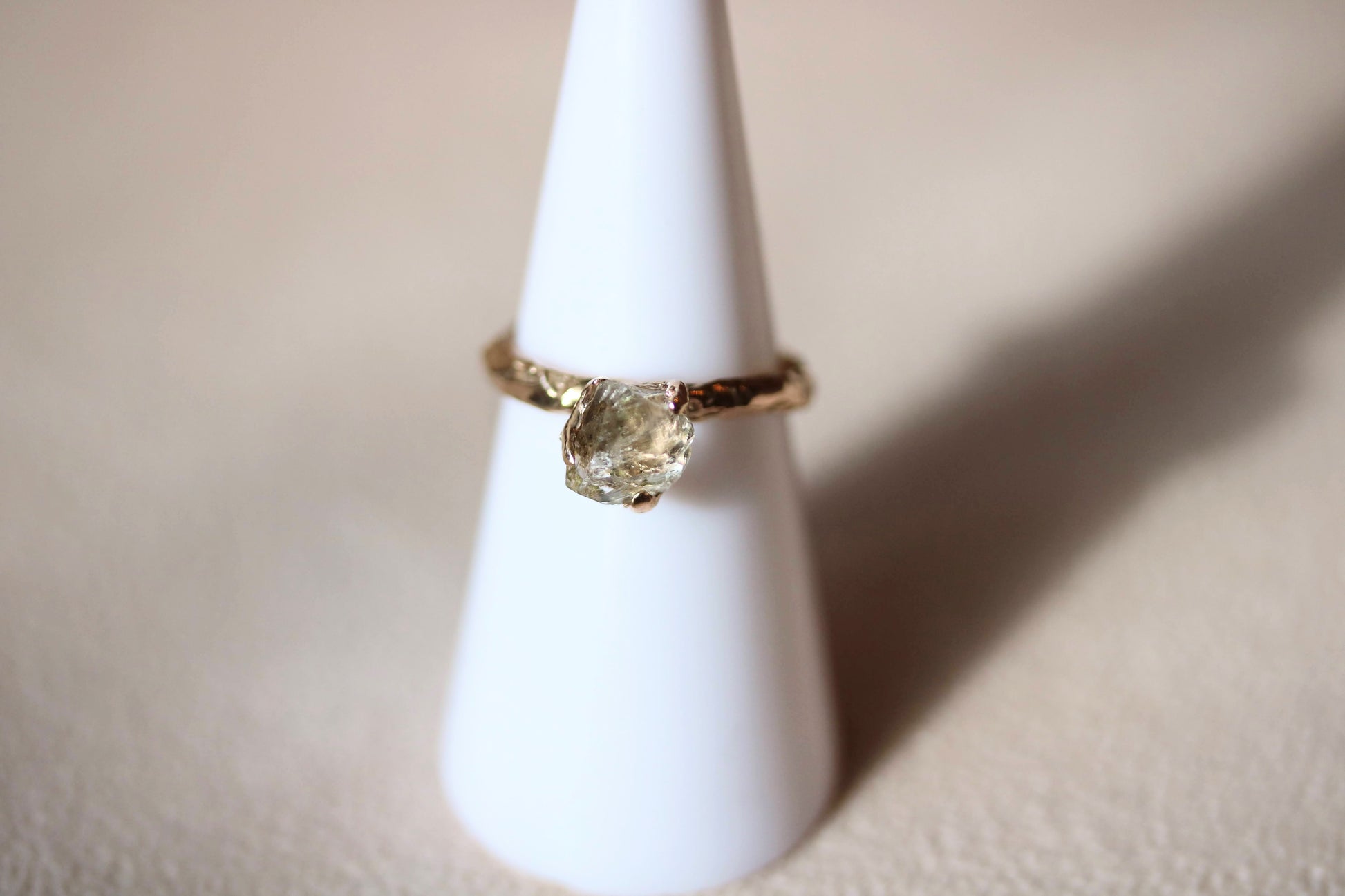 oil in quartz gold ring
