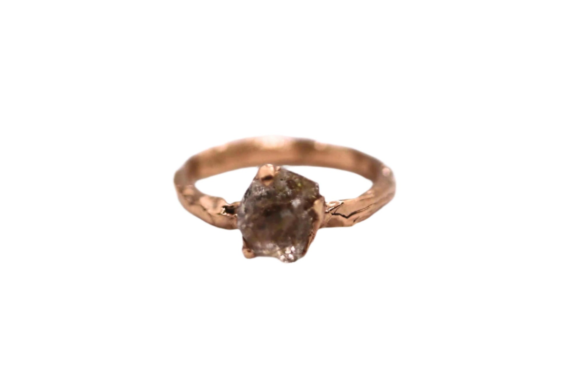 solitaire gold ring with oil in quartz