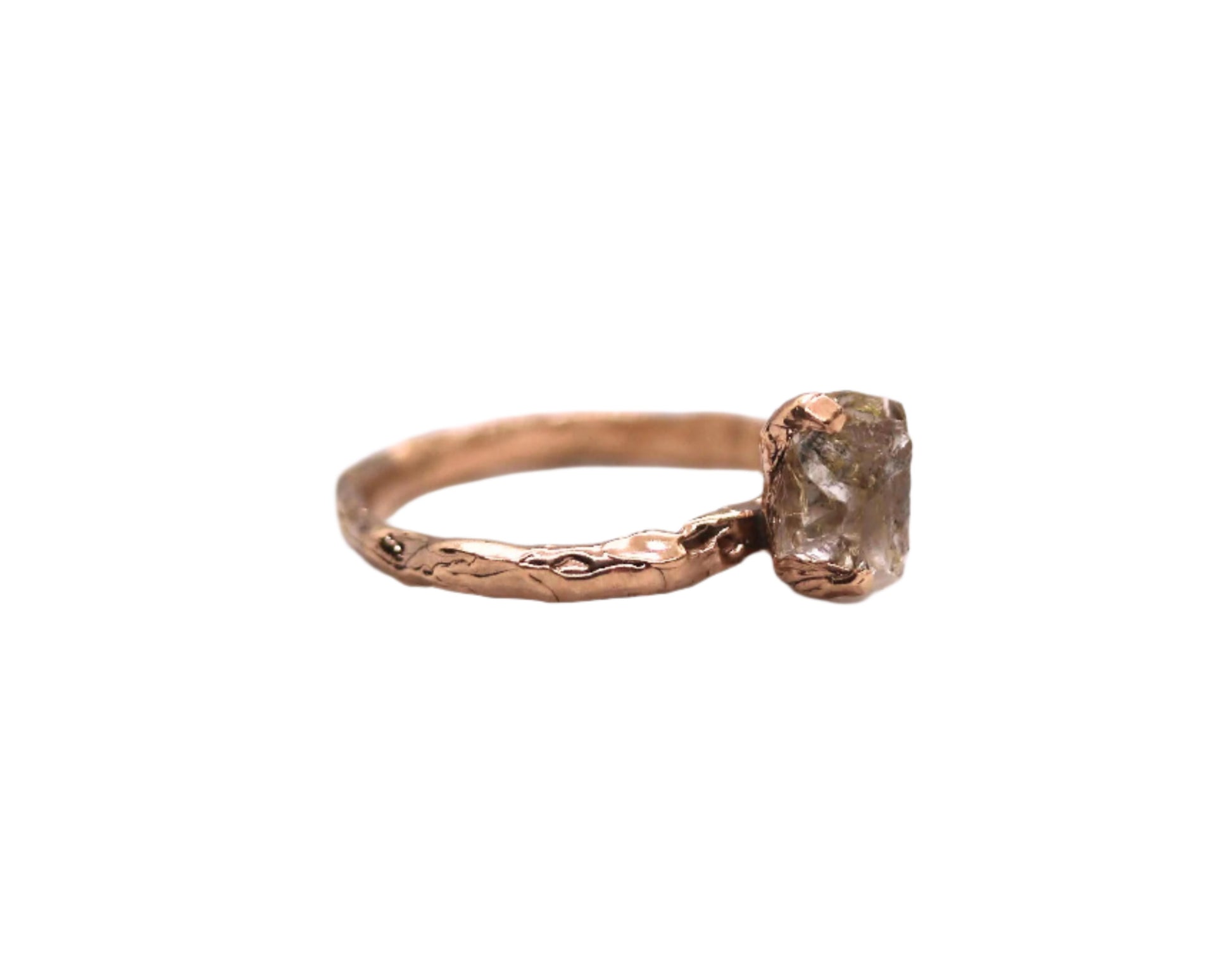 gold ring with quartz