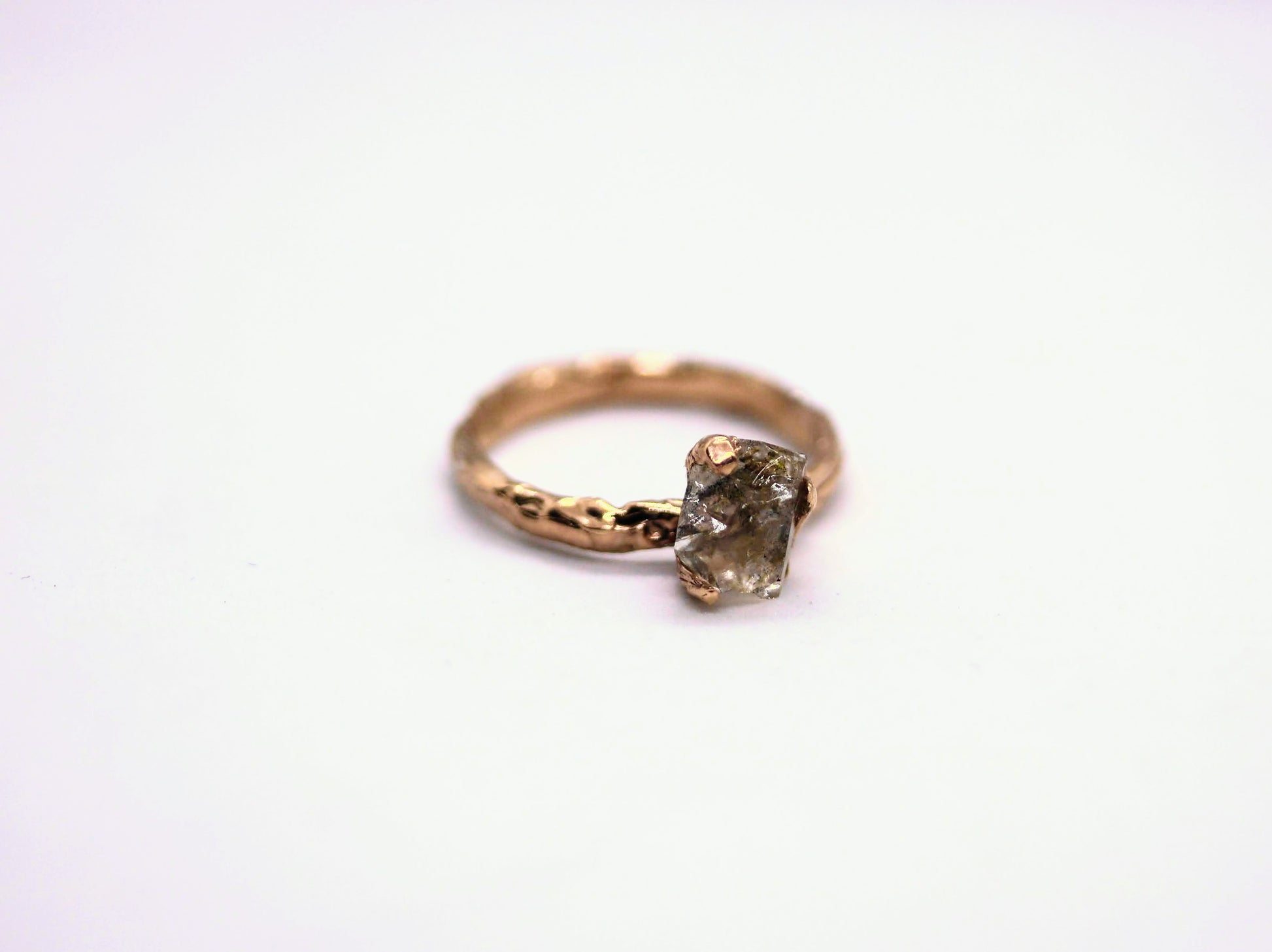 gold solitaire ring with oil in quartz