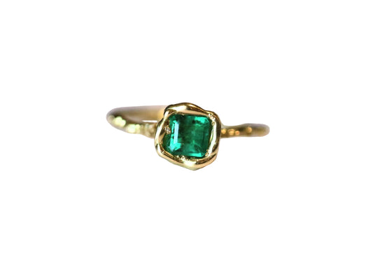 emerald solitaire gold ring