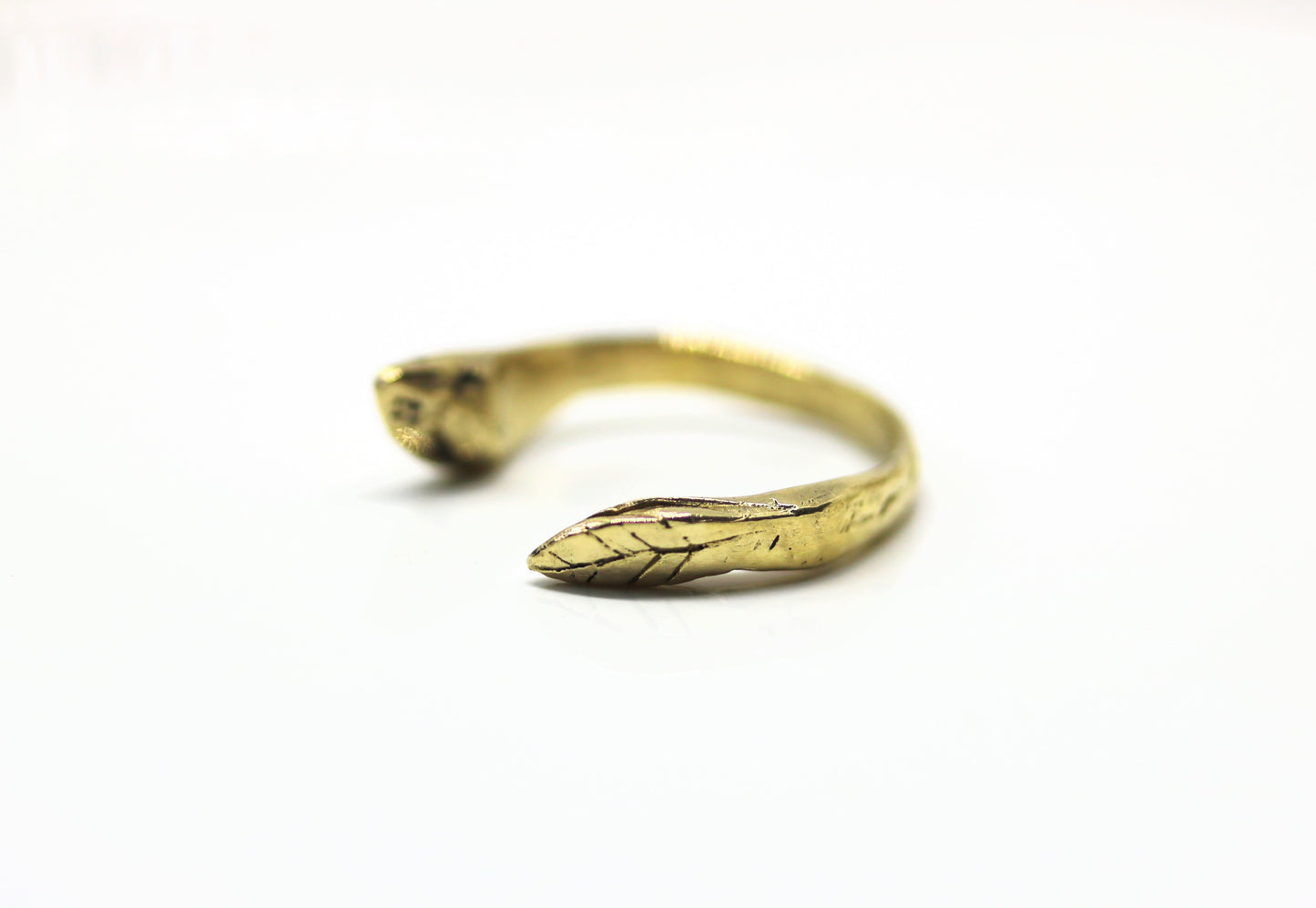 wrapping leaf motif ring