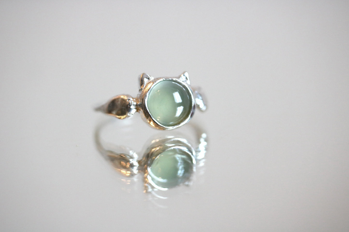 green calcedony cat silver ring