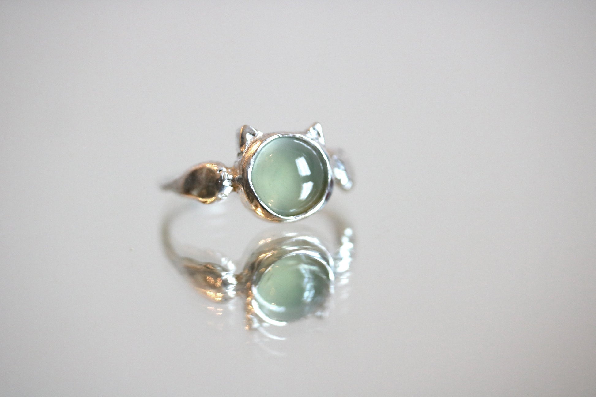 green calcedony cat silver ring