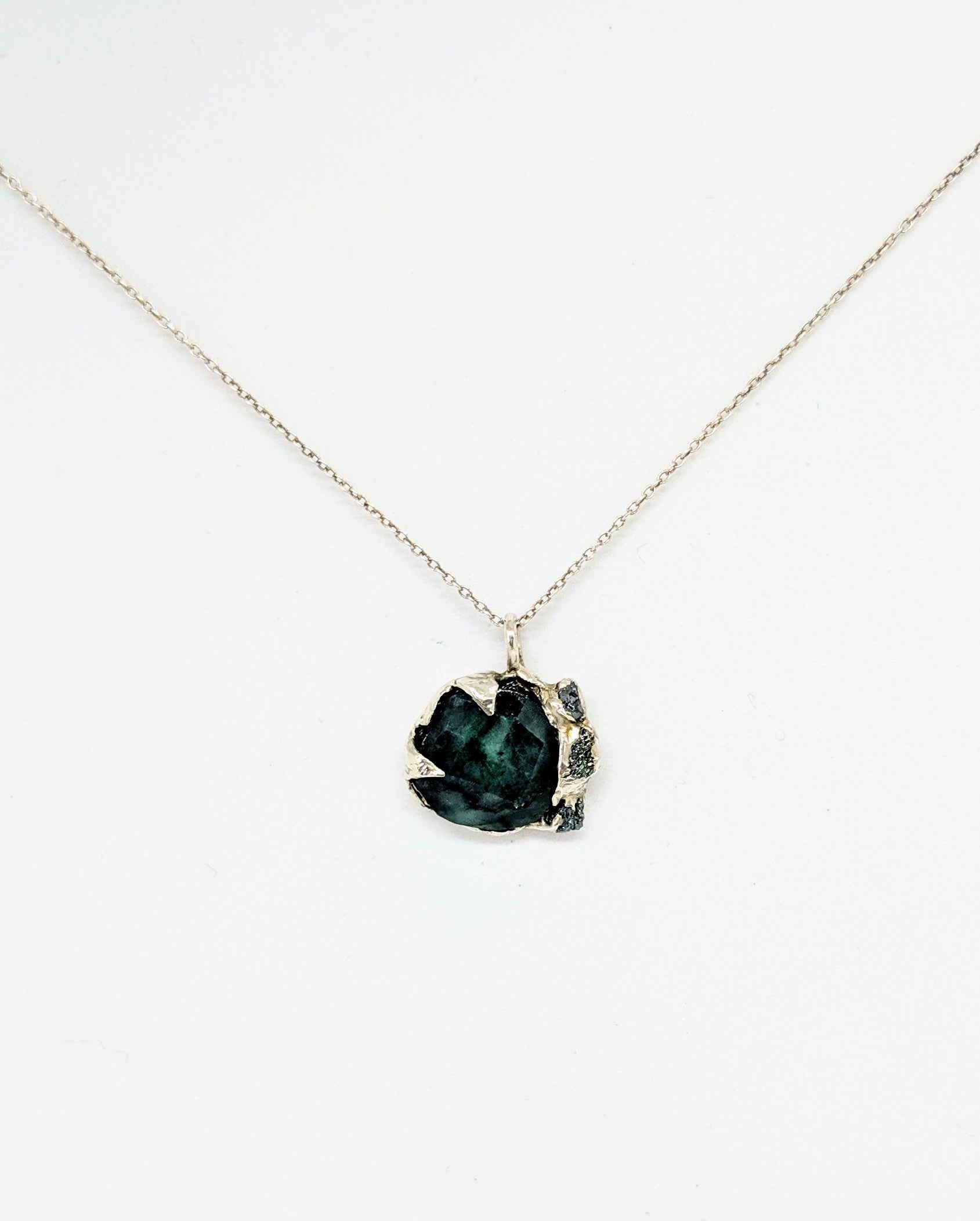 emerald silver necklace with blue diamonds