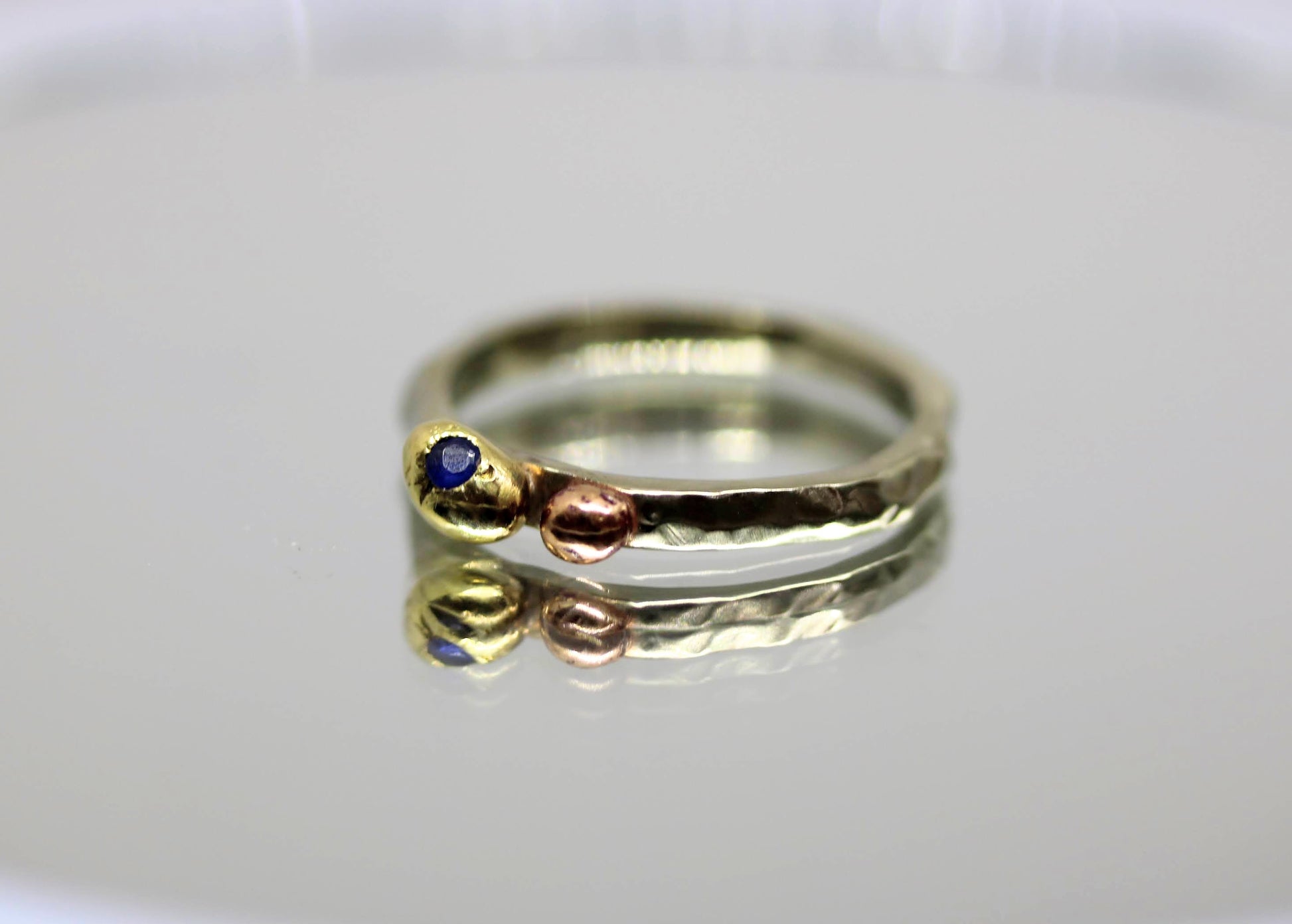 blue sapphire gold ring