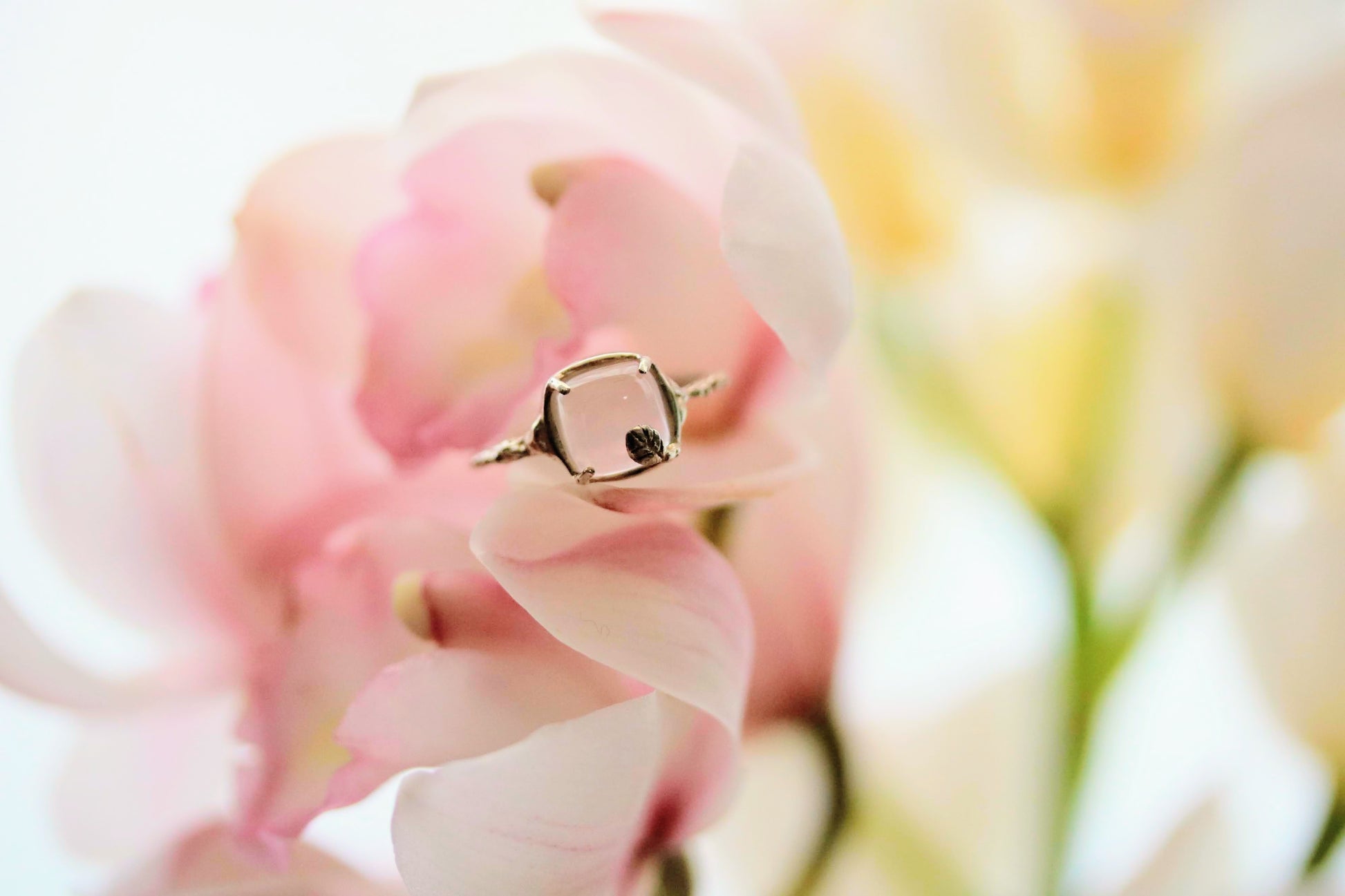 rose quartz silver ring